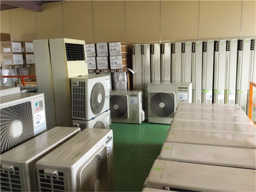 整備工場・リース供給商品倉庫風景